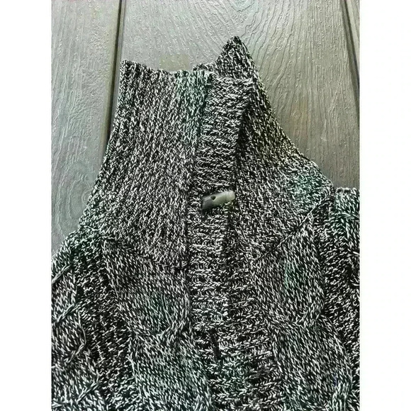 LL Bean Chunky Cable Knit Sweater Sz Small Petite Black White *FLAW* - Picture 10 of 11